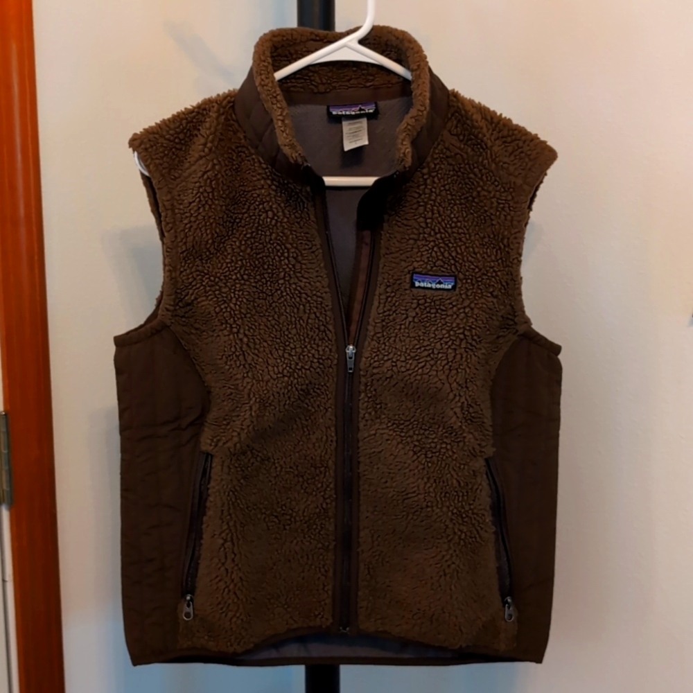 Patagonia fleece vest, size large but fits more like a medium, brown in color